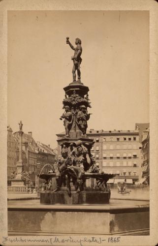 Munich. Fischbrünnen en Marienplatz (1865)