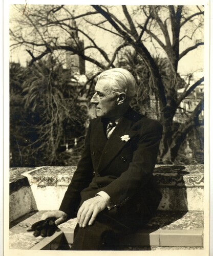 Retrato de Maurice Ravel en los Reales Alcázares de Sevilla.