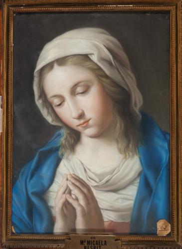 Virgen en oración