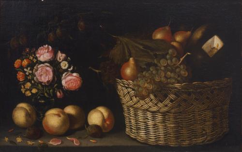Bodegón con flores y cesto de frutas