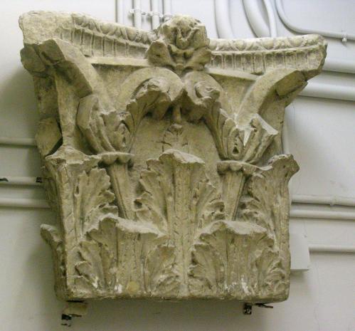Capitel corintio de pilastra