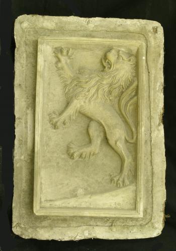 Relieve con un león rampante